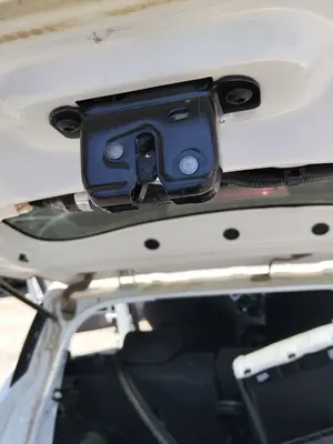 Foto de CERRADURA MALETERO / PORTON NISSAN MICRA (K14) 1.0 12V CAT (71 CV / 52 KW)