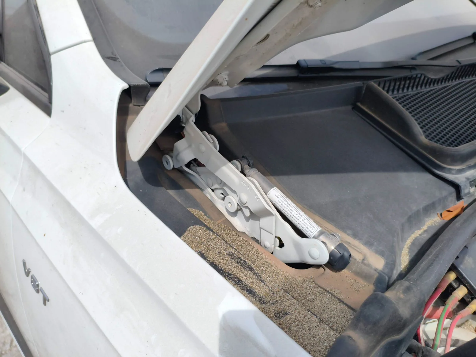 Foto de BISAGRA CAPO DERECHA AUDI SQ7 (4MB) 4.0 V8 TDI (435 CV / 320 KW)
