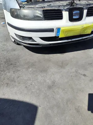 Foto de PARAGOLPES DELANTERO SEAT LEON (1M1) 1.9 TDI (90 CV / 66 KW) foto 3