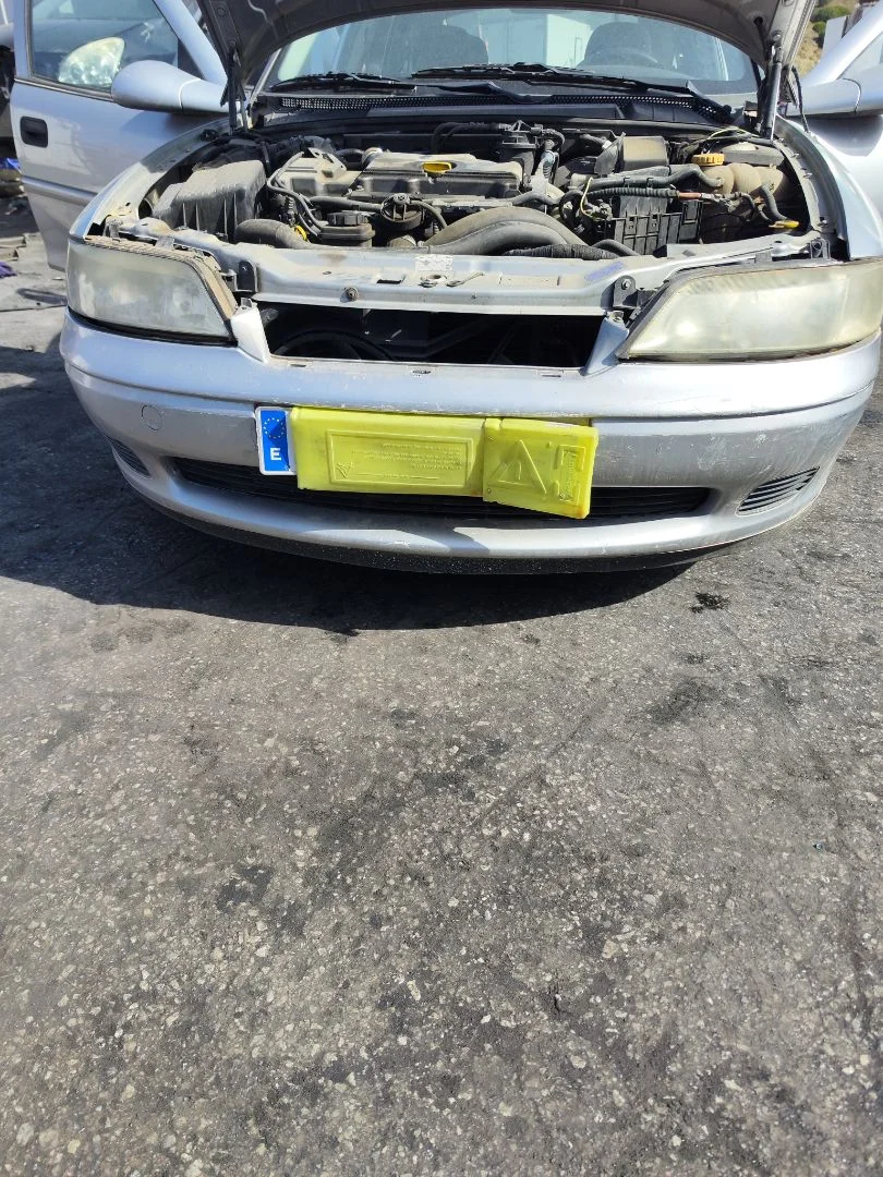 Foto de PARAGOLPES DELANTERO OPEL VECTRA B BERLINA 2.0 DTI (101 CV / 74 KW)
