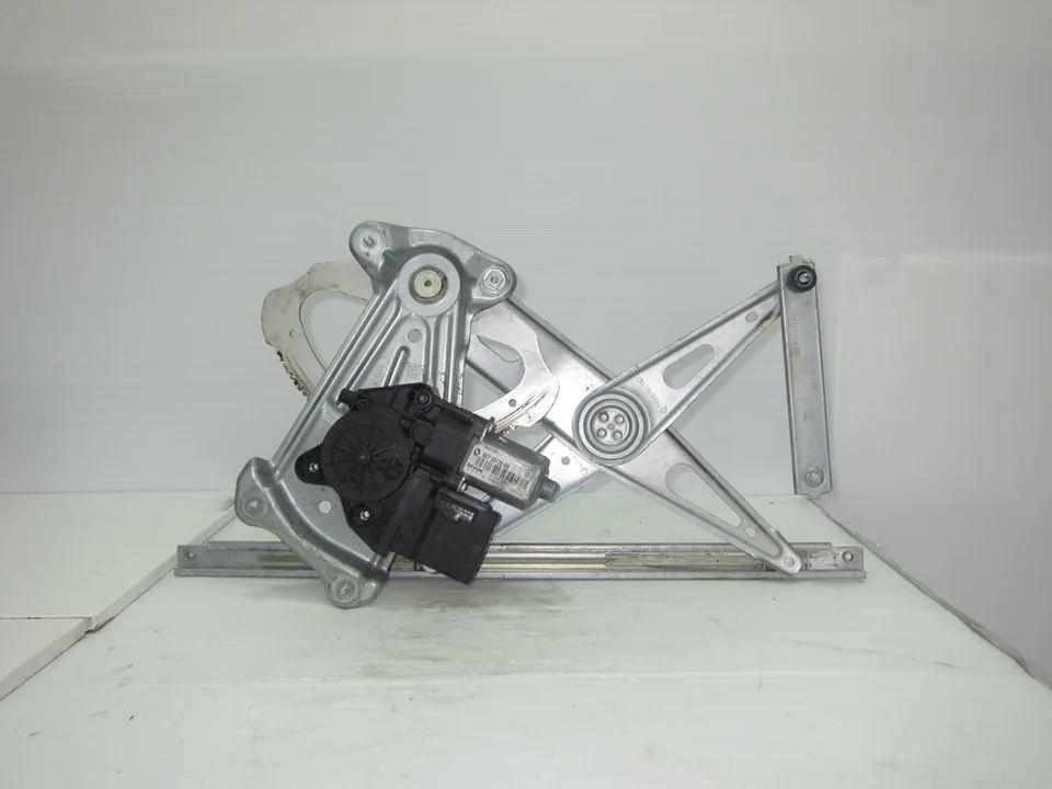 Foto de ELEVALUNAS DELANTERO DERECHO RENAULT MEGANE III BERLINA 5P 1.2 TCE (132 CV / 97 KW) referencia 807301396R