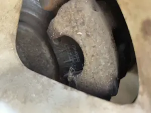 Foto de PINZA DE FRENO TRASERA IZQUIERDA RENAULT MEGANE II GRANDTOUR 1.5 dCi Diesel CAT (86 CV / 63 KW)