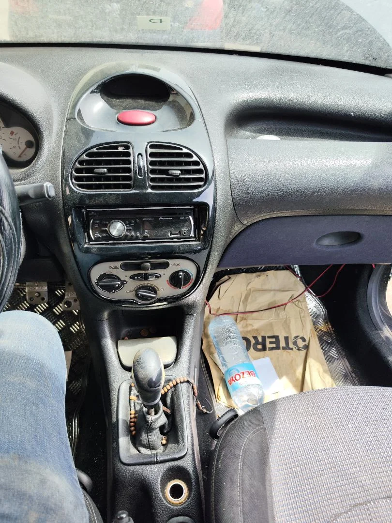 Foto de CONSOLA CENTRAL PEUGEOT 206 1.4 (75 CV / 55 KW)
