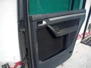 Foto de GUARNECIDO PUERTA TRASERA DERECHA VOLKSWAGEN TOURAN (1T2) 1.9 TDI (105 CV / 77 KW) foto 2