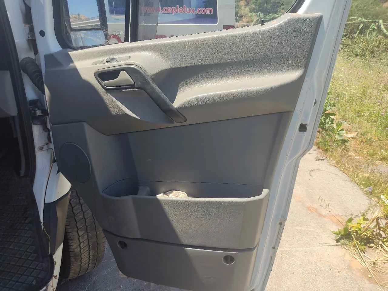 Foto de GUARNECIDO PUERTA DELANTERA DERECHA MERCEDES-BENZ SPRINTER II FURGÓN 2.1 CDI CAT (129 CV / 95 KW)