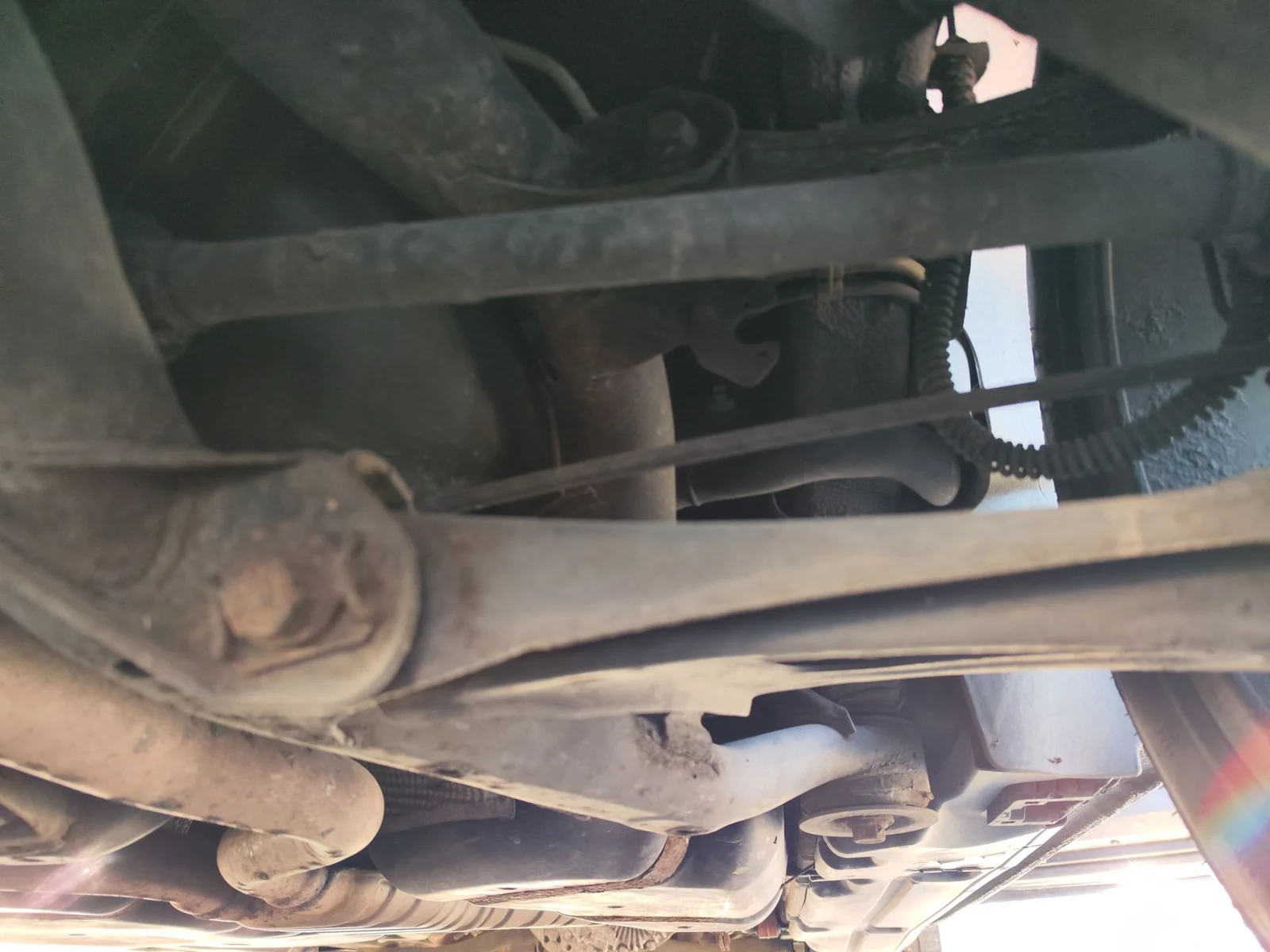 Foto de BRAZO SUSPENSION TRASERO DERECHO VOLKSWAGEN TOUAREG (7L6) 4.2 V8 32V FSI (350 CV / 257 KW)