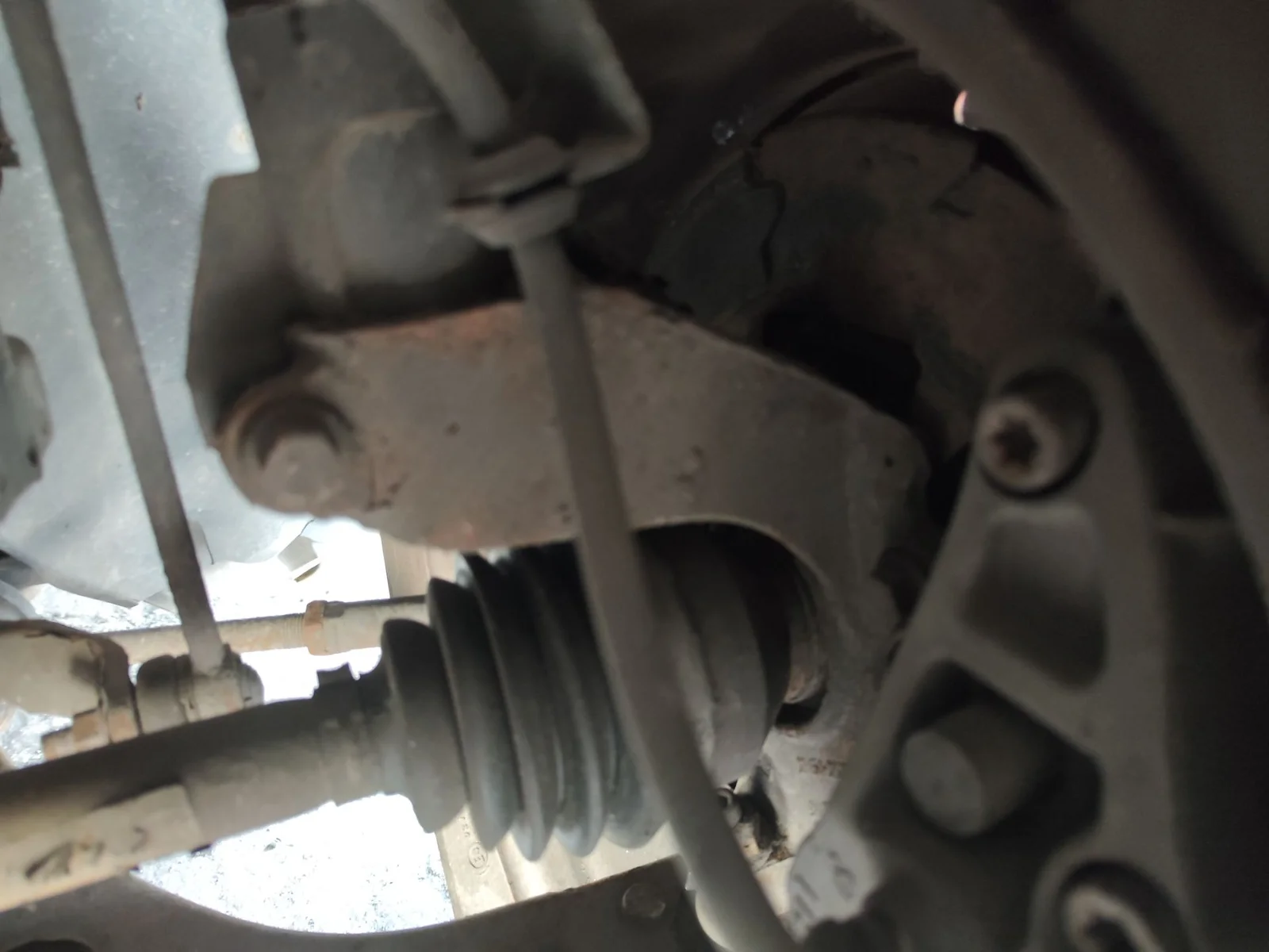 Foto de PINZA DE FRENO DELANTERA IZQUIERDA VOLVO V50 FAMILIAR 2.0 Diesel CAT (136 CV / 100 KW)
