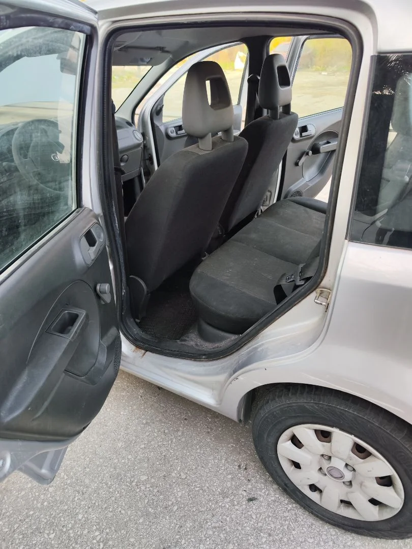 Foto de GOMAS CONTORNO PUERTA FIAT II PANDA (169) 1.2 CAT (60 CV / 44 KW)