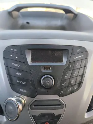 Foto de SISTEMA AUDIO / RADIO CD FORD TRANSIT CHASIS CABINA (TTG) 2.0 TDCi CAT (170 CV / 125 KW)