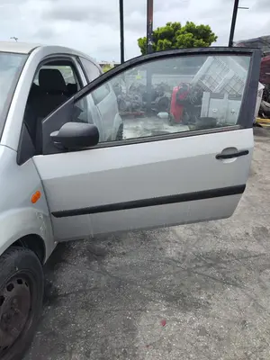 Foto de PUERTA DELANTERA IZQUIERDA FORD FIESTA (CBK) 1.4 TDCi CAT (68 CV / 50 KW) referencia 1692539