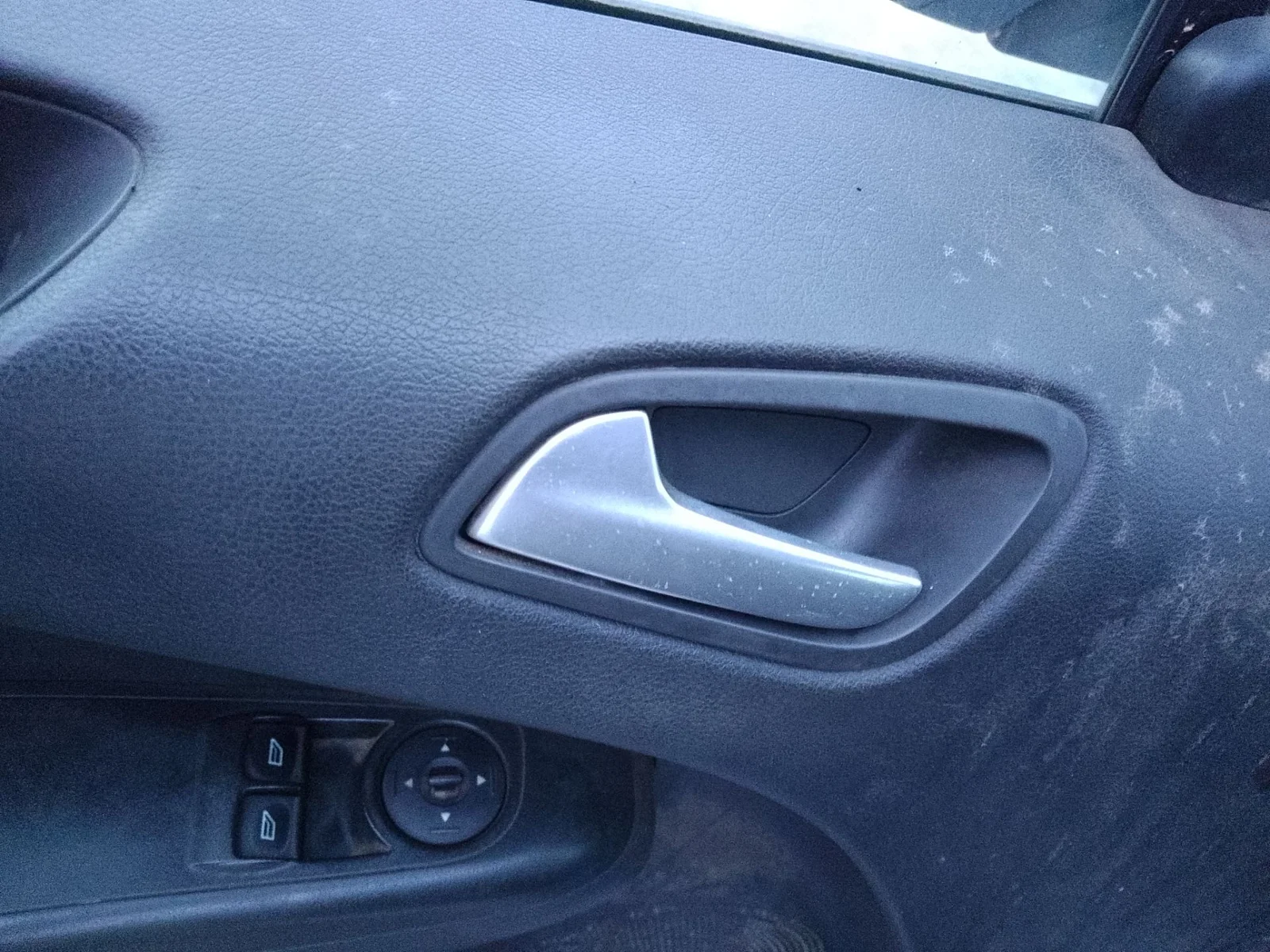 Foto de MANETA INTERIOR DELANTERA IZQUIERDA FORD TRANSIT COURIER (C4A) 1.5 TDCi CAT (95 CV / 70 KW) referencia FT76R2601AA