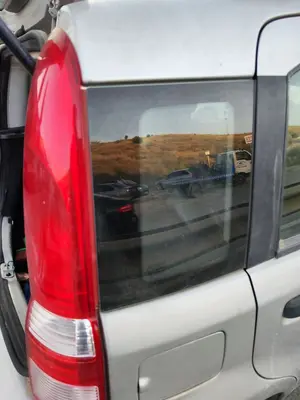 Foto de LUNA CUSTODIA TRASERA DERECHA FIAT II PANDA (169) 1.2 CAT (60 CV / 44 KW)