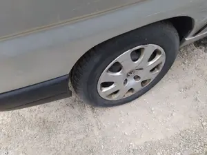 Foto de PASO RUEDA TRASERO DERECHO PEUGEOT EXPERT FURGÓN COMFORT (1995) 2.0 HDi (109 CV / 80 KW)