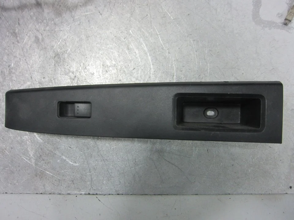 Foto de MANDO ELEVALUNAS DELANTERO DERECHO MAZDA 5 BERLINA (CR) referencia C235684L6