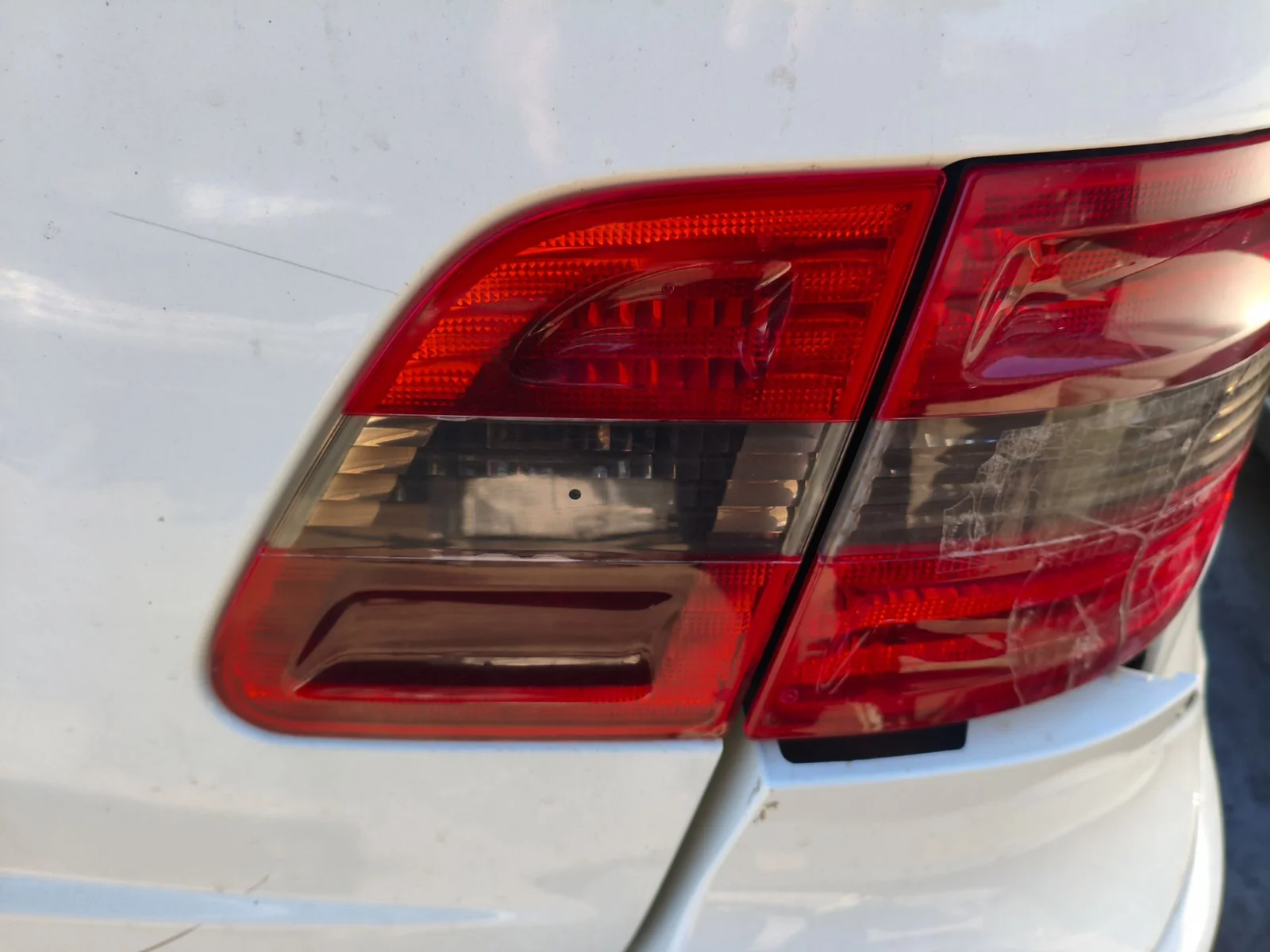 Foto de PILOTO TRASERO DERECHO INTERIOR MERCEDES-BENZ CLASE B (BM 245) 2.0 CDI CAT (109 CV / 80 KW) referencia A1698201664