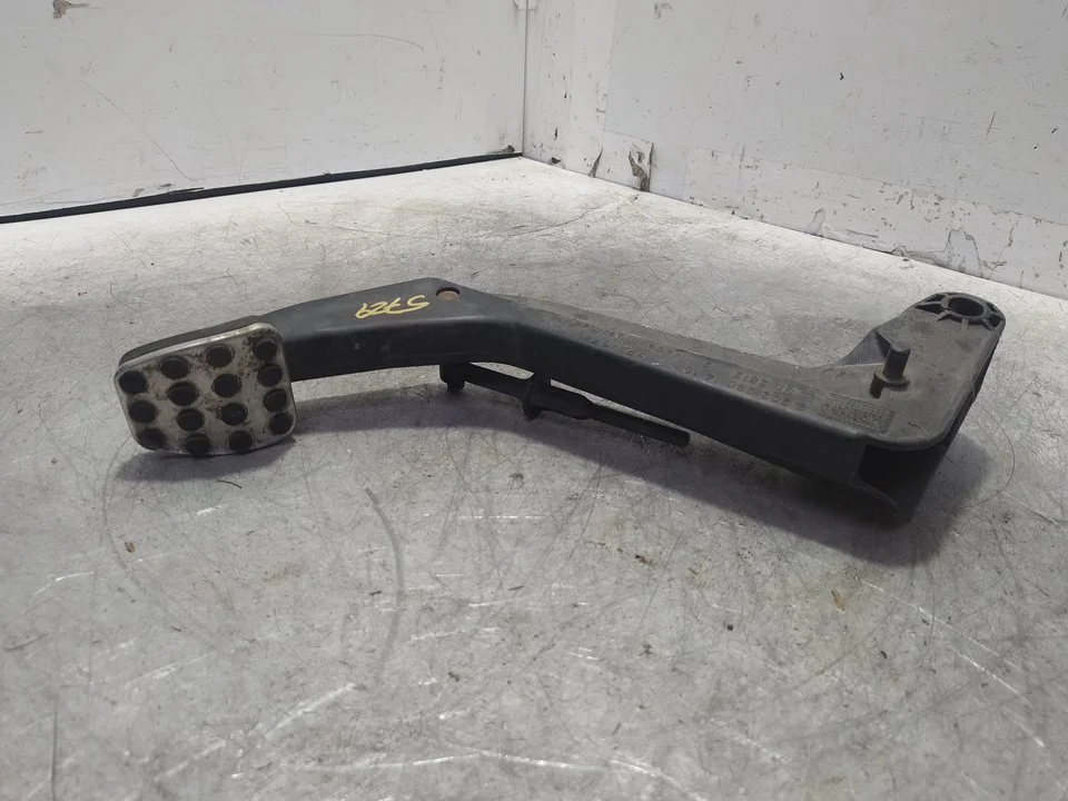 Foto de PEDAL EMBRAGUE MERCEDES-BENZ SLK (BM 170) ROADSTER 2.3 Compresor CAT (193 CV / 142 KW) referencia 2022901416
