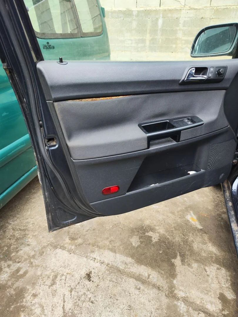 Foto de GUARNECIDO PUERTA DELANTERA IZQUIERDA VOLKSWAGEN POLO IV (9N1) 1.4 16V (75 CV / 55 KW) referencia 6Q4867011HEFKZ