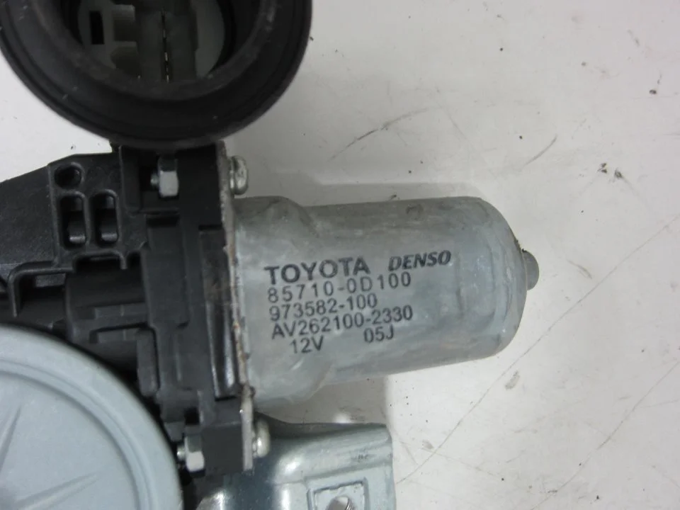 Foto de ELEVALUNAS DELANTERO DERECHO TOYOTA AURIS (E15) 1.4 Turbodiesel CAT (90 CV / 66 KW) referencia 857100D100
