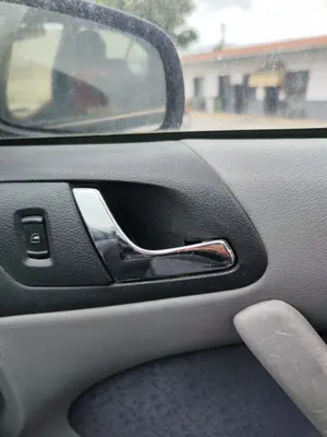Foto de MANETA INTERIOR DELANTERA DERECHA SKODA OCTAVIA BERLINA (1U2) 1.9 TDI (90 CV / 66 KW) referencia 1U0837248B