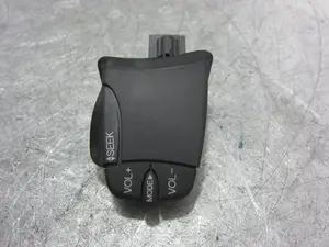 Foto de MANDO MULTIFUNCION FORD FOCUS FAMILIAR (CAK) 1.8 TDCi CAT (101 CV / 74 KW) referencia 98AB14K147AD foto 1