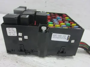 Foto de CAJA RELES / FUSIBLES FORD FIESTA (CBK) 1.4 TDCi CAT (68 CV / 50 KW) referencia 6S6T14401AFE foto 5