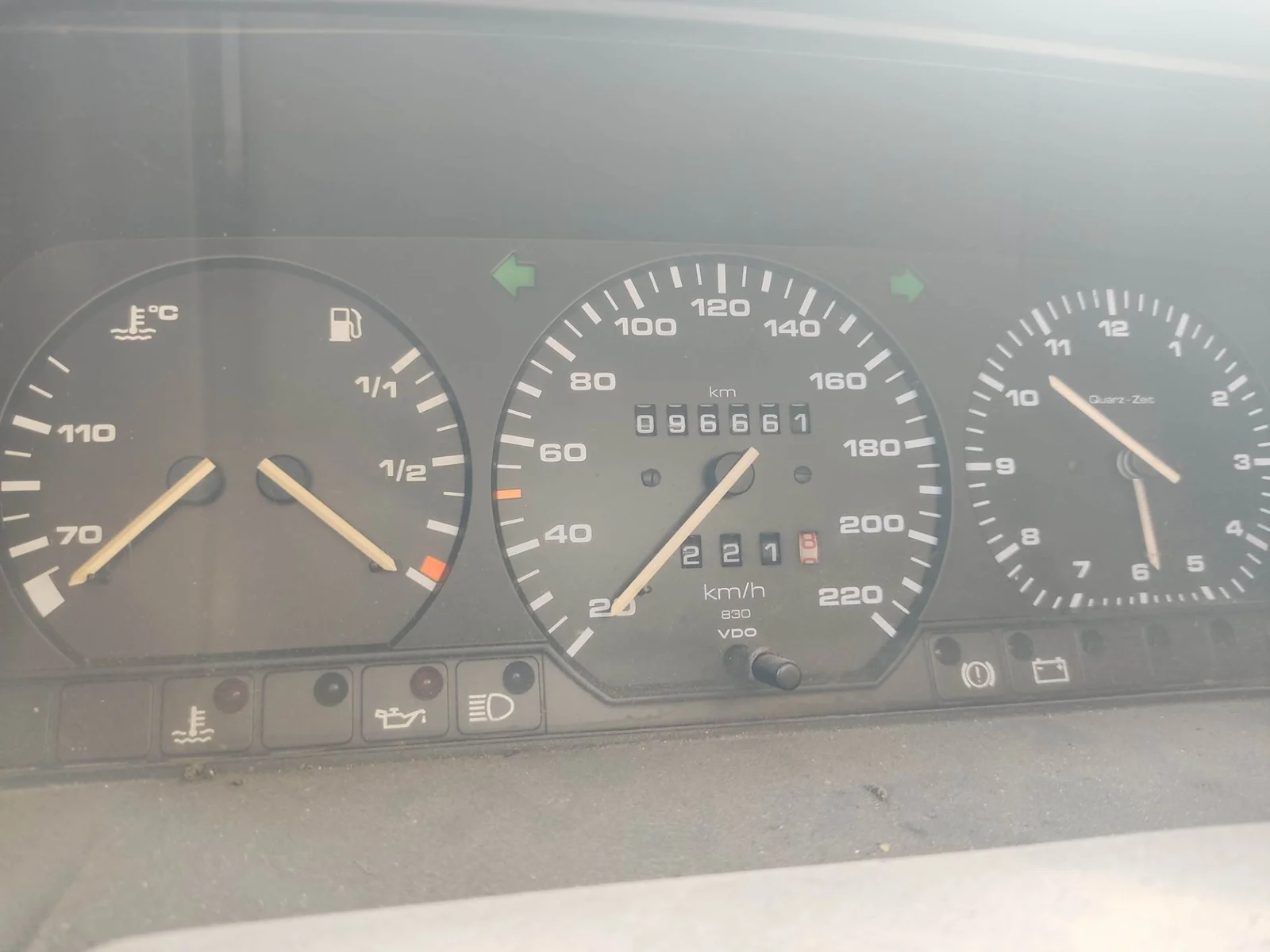 Foto de CUADRO INSTRUMENTOS VOLKSWAGEN GOLF IV BERLINA (1J1)(10.1997) 1.6 16V (105 CV / 77 KW)