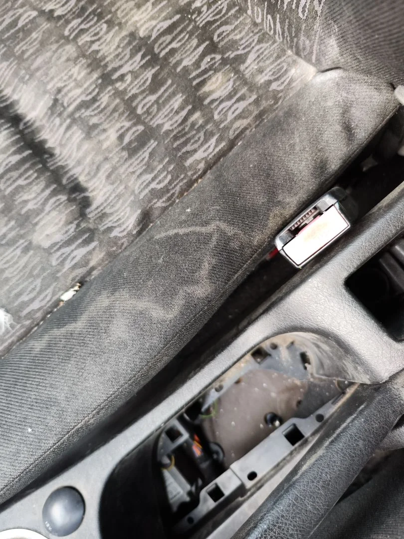 Foto de ENGANCHE CINTURON DELANTERO DERECHO PEUGEOT 307 (S1)(04.2001) 1.6 16V CAT (109 CV / 80 KW)