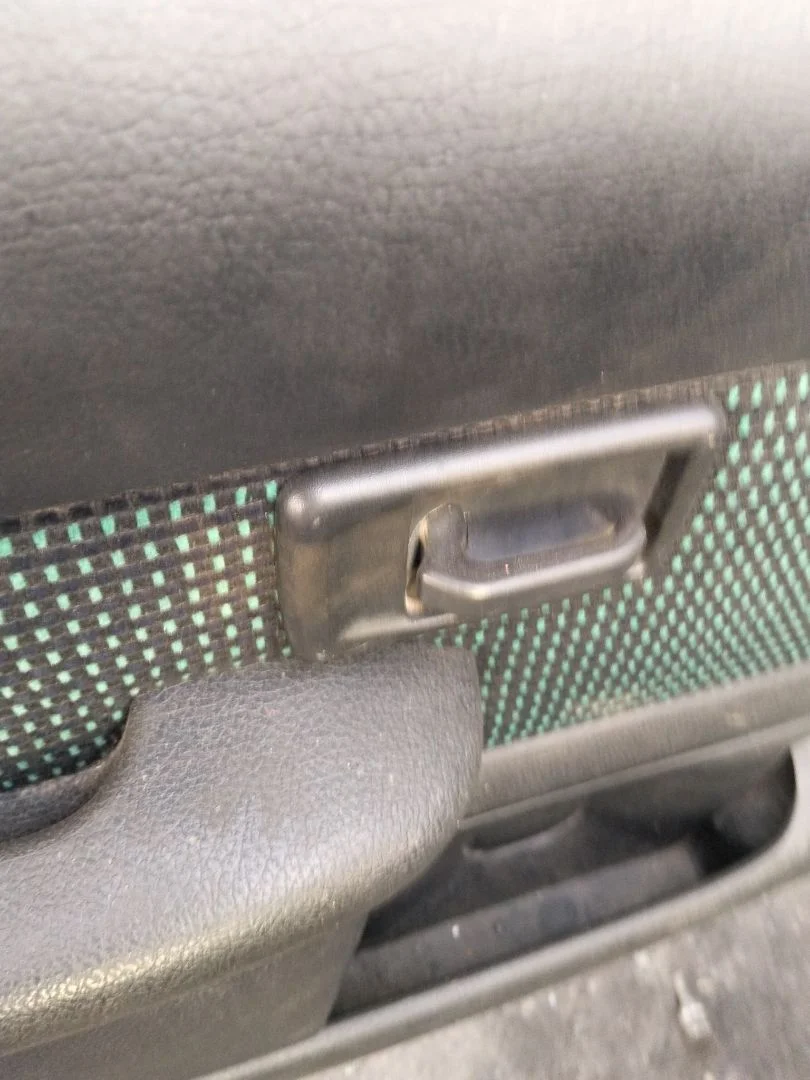 Foto de MANETA INTERIOR DELANTERA IZQUIERDA PEUGEOT 106 (S2) 1.1 (60 CV / 44 KW)