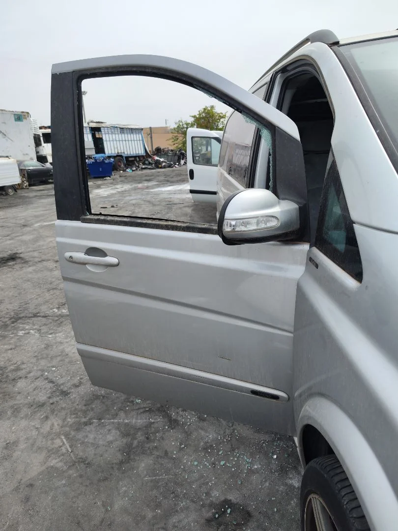 Foto de PUERTA DELANTERA DERECHA MERCEDES-BENZ VIANO (639) 2.1 CDI CAT (150 CV / 110 KW) referencia A6397201105