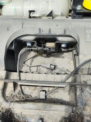 Foto de CERRADURA CAPO FIAT TALENTO FURGÓN (296) 2.0 Turbodiesel Ecojet (119 CV / 88 KW)
