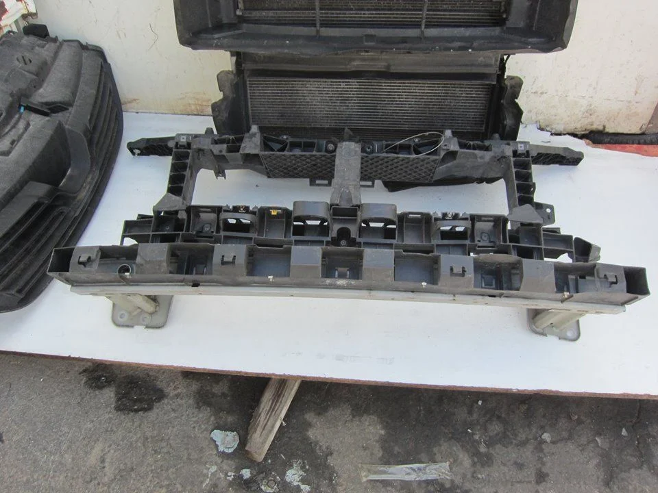Foto de REFUERZO PARAGOLPES DELANTERO RENAULT TRAFIC III FURGÓN 1.6 dCi Diesel Energy (120 CV / 88 KW)
