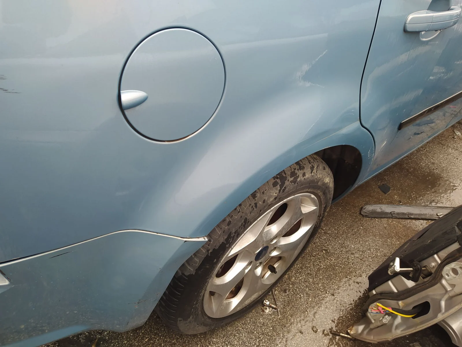 Foto de LLANTA FORD C-MAX (CB3)(2007) 1.8 TDCi Turbodiesel CAT (116 CV / 85 KW) referencia 2037901