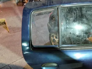 Foto de LUNA CUSTODIA TRASERA DERECHA RENAULT CLIO II FASE I (B/CB0) 1.4 16V (98 CV / 72 KW) foto 2