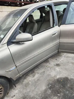 Foto de PUERTA DELANTERA IZQUIERDA VOLVO S80 BERLINA 2.4 Diesel (131 CV / 96 KW)