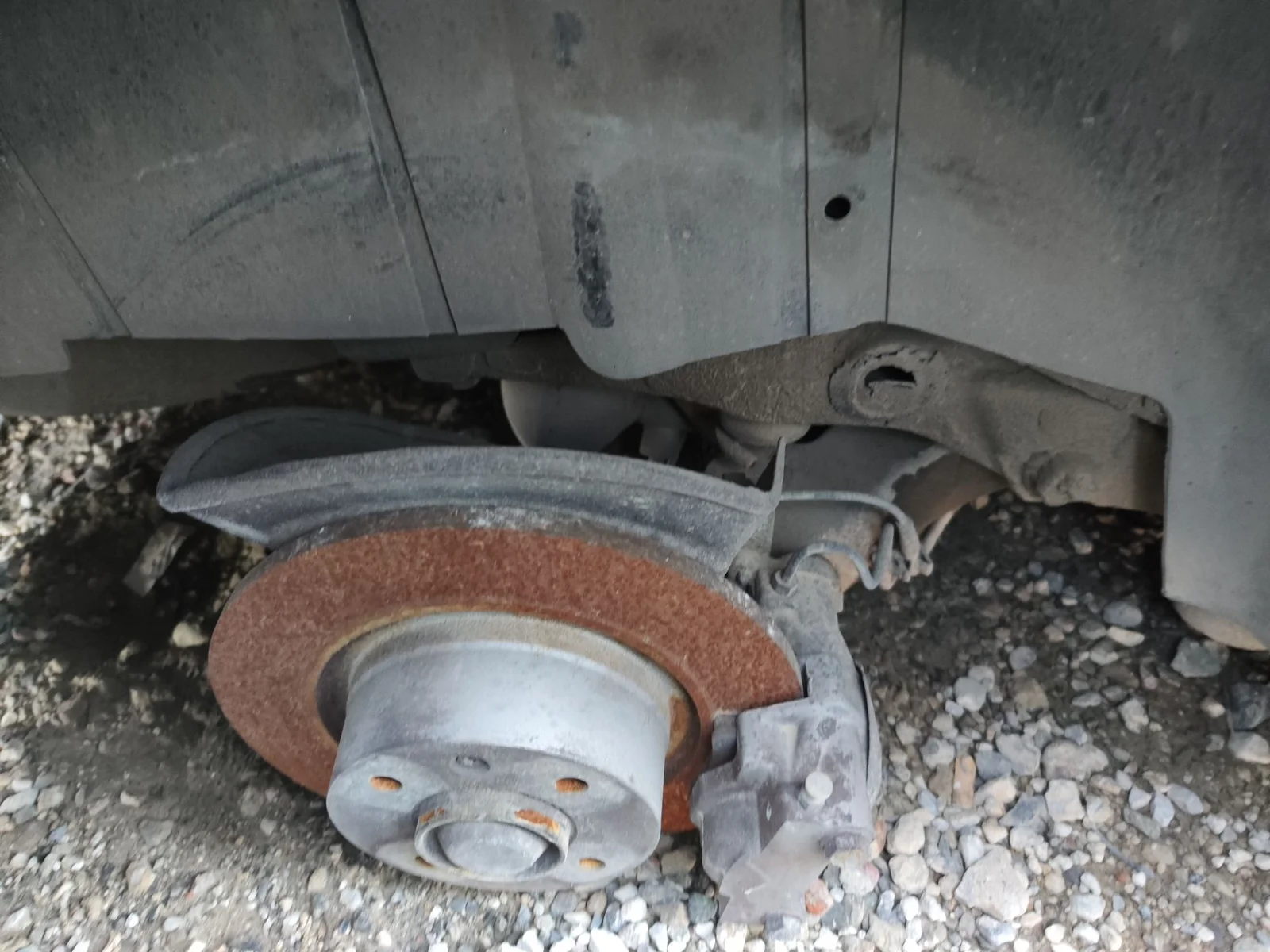 Foto de PINZA DE FRENO TRASERA DERECHA CITROEN C5 BERLINA 2.0 HDi (109 CV / 80 KW)