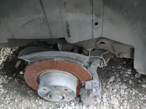 Foto de PINZA DE FRENO TRASERA DERECHA CITROEN C5 BERLINA 2.0 HDi (109 CV / 80 KW)