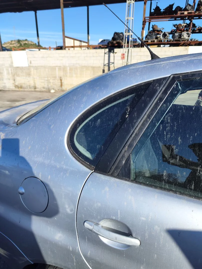 Foto de LUNA CUSTODIA TRASERA DERECHA SEAT CORDOBA BERLINA (6L2) 1.9 TDI (131 CV / 96 KW)