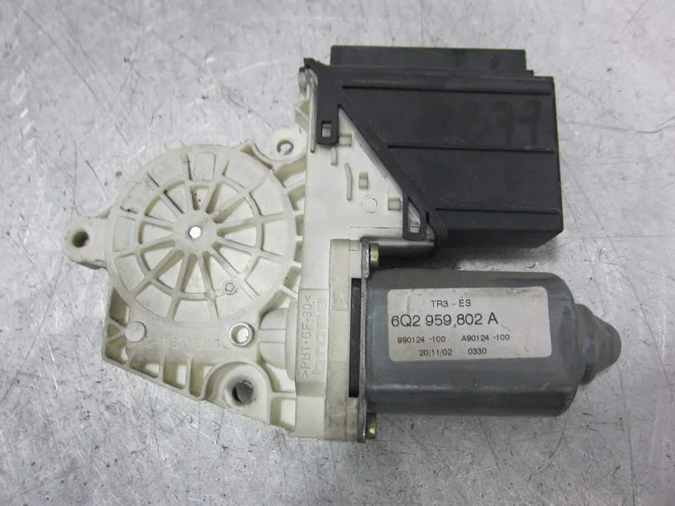 Foto de MOTOR ELEVALUNAS DELANTERO IZQUIERDO SEAT IBIZA (6L1) 1.2 (64 CV / 47 KW) referencia 6Q2959802A