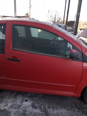 Foto de PUERTA DELANTERA DERECHA CITROEN C2 1.4  (73 CV / 54 KW) referencia 9004T0