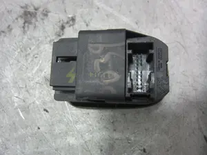 Foto de MANDO ELEVALUNAS DELANTERO IZQUIERDO PEUGEOT 206 1.6 16V CAT (109 CV / 80 KW) foto 3