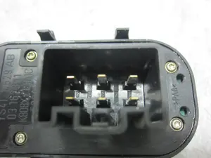 Foto de MANDO ELEVALUNAS DELANTERO IZQUIERDO FORD FOCUS FAMILIAR (CAK) 1.8 TDCi CAT (101 CV / 74 KW) referencia YS4T14529 foto 3