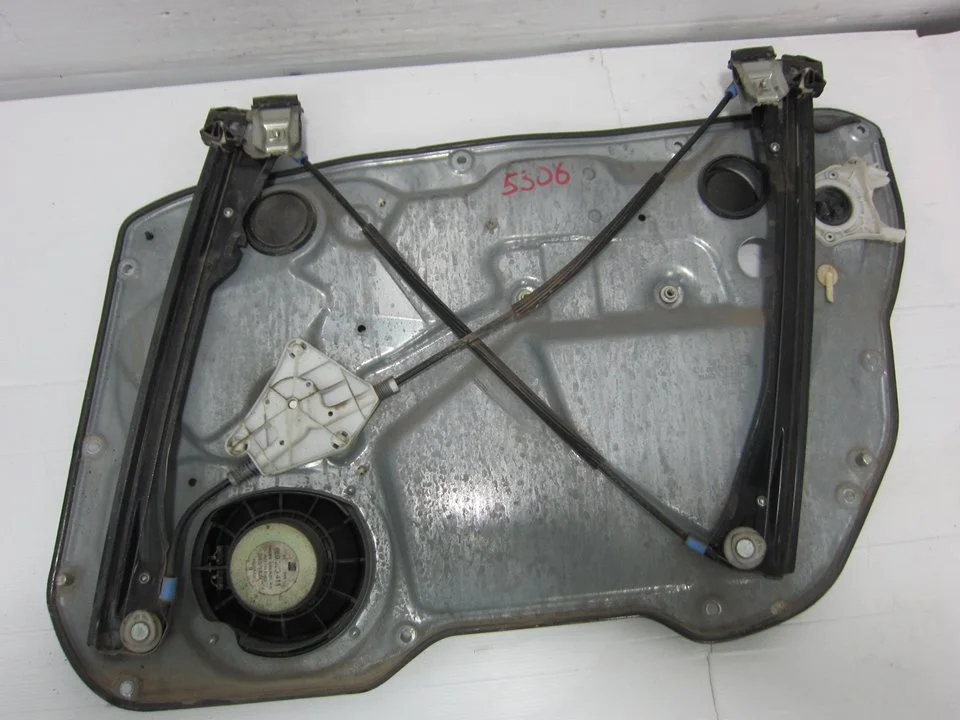 Foto de ELEVALUNAS DELANTERO IZQUIERDO SEAT IBIZA (6L1) 1.2 (64 CV / 47 KW) referencia 6L4837755J
