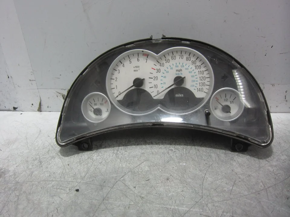 Foto de CUADRO INSTRUMENTOS OPEL CORSA C 1.2 16V CAT (Z 12 XE / LW4) (75 CV / 55 KW) referencia 13117946CD