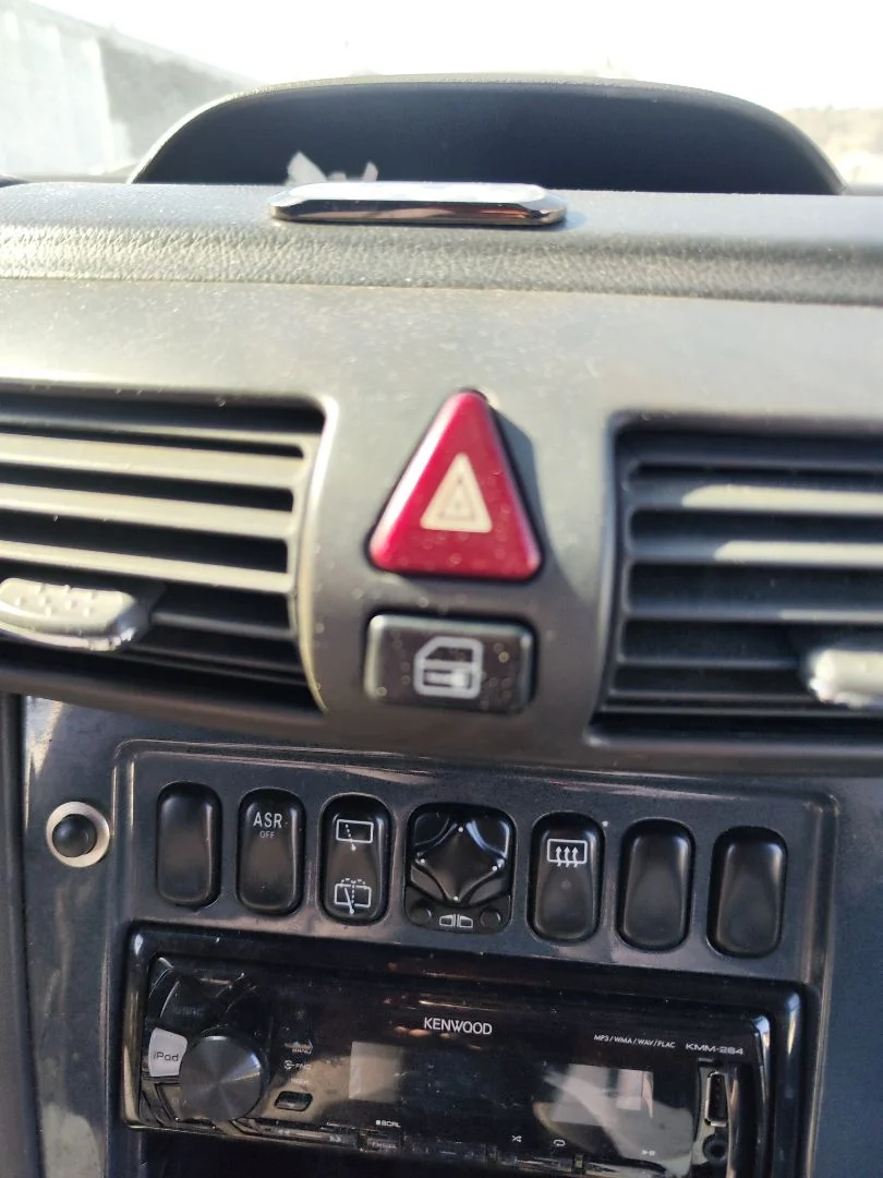 Foto de WARNING MERCEDES-BENZ VANEO (BM 414) COMPACT VAN 1.7 CDI Diesel CAT (75 CV / 55 KW)