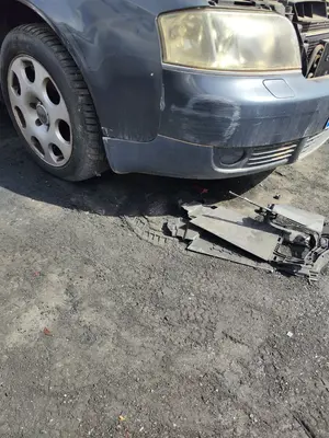 Foto de PARAGOLPES DELANTERO AUDI A6 BERLINA (4B2) 2.5 V6 24V TDI (180 CV / 132 KW) foto 5
