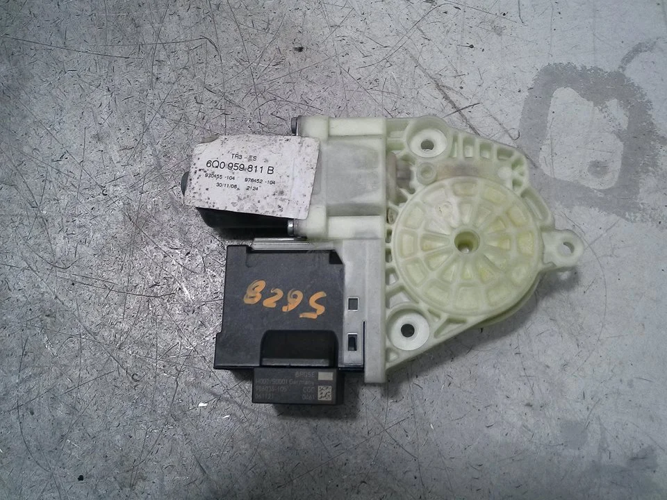 Foto de MOTOR ELEVALUNAS TRASERO IZQUIERDO SEAT IBIZA (6L1) 1.9 TDI (101 CV / 74 KW) referencia 6Q0959811B