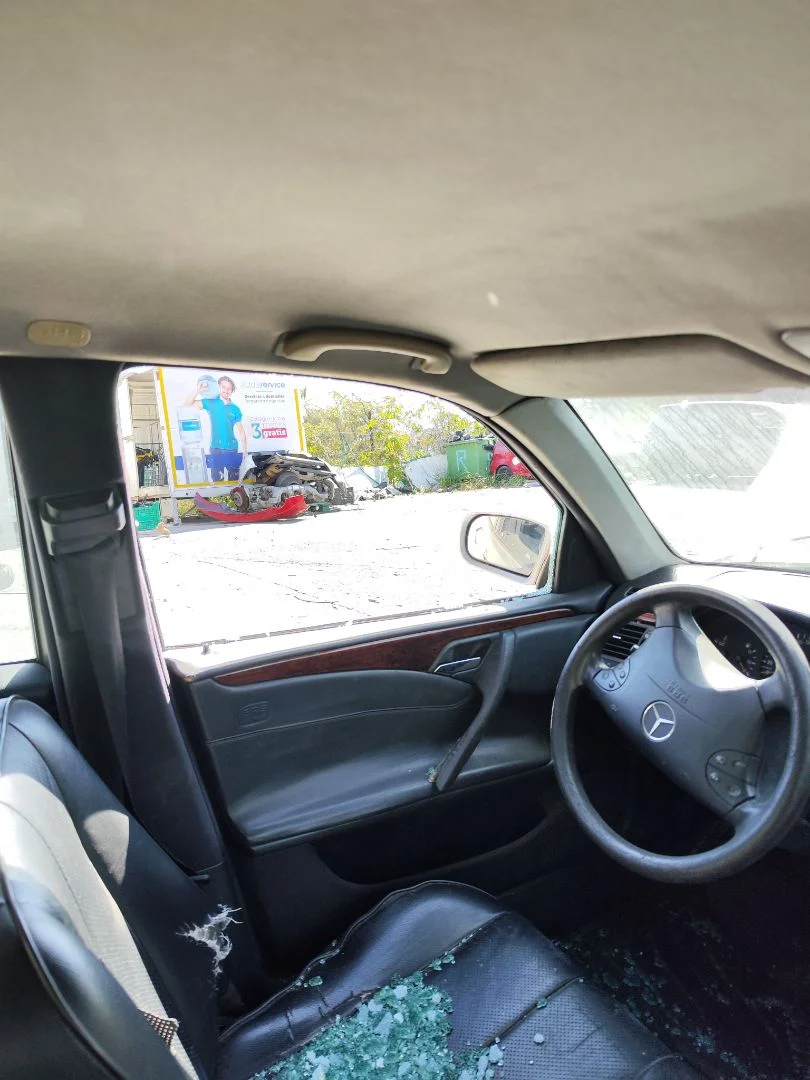 Foto de ASIDERO TECHO DELANTERO IZQUIERDO MERCEDES-BENZ CLASE E (BM 210) BERLINA 2.2 CDI CAT (143 CV / 105 KW) referencia A2088100151 FKZ