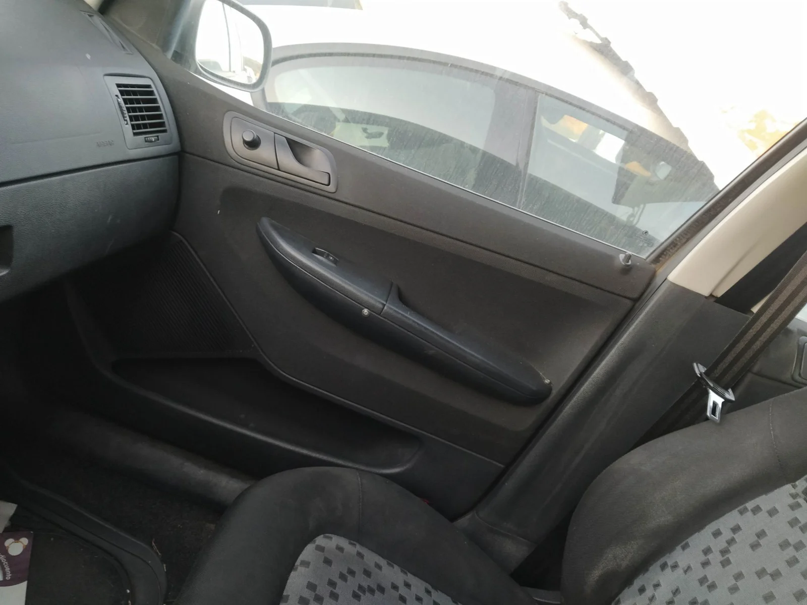 Foto de CERRADURA PUERTA DELANTERA DERECHA SKODA FABIA (6Y2/6Y3) 1.4 TDI (69 CV / 51 KW) referencia 3B1837016CB