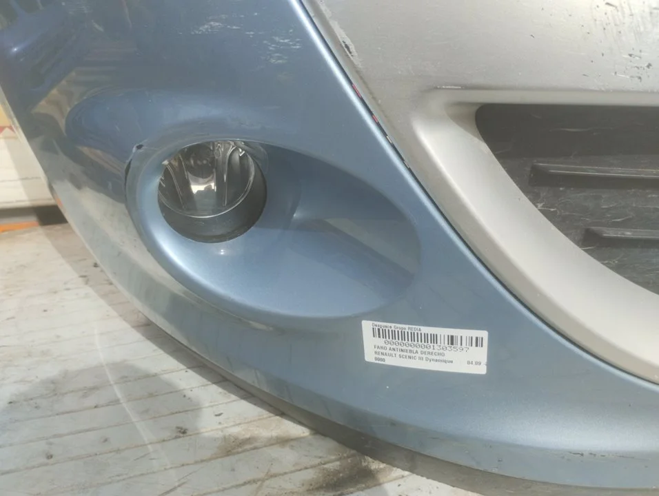 Foto de FARO ANTINIEBLA DERECHO RENAULT SCENIC III (JZ) 1.5 dCi Diesel (106 CV / 78 KW)