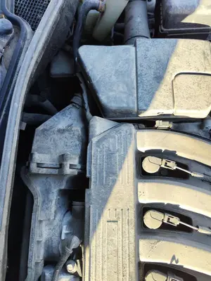 Foto de CAJA FILTRO AIRE RENAULT LAGUNA II (BG0) 1.8 CAT (120 CV / 88 KW)